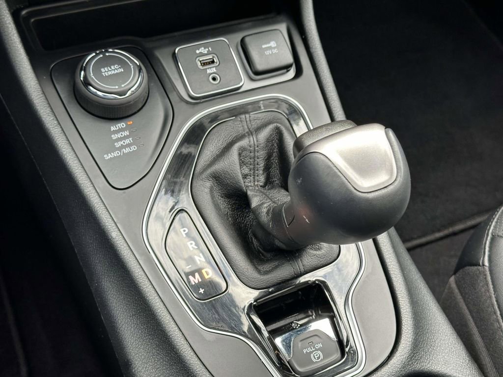 Used 2023 Jeep Cherokee Altitude Lux w/ Lux Elite Package image 30