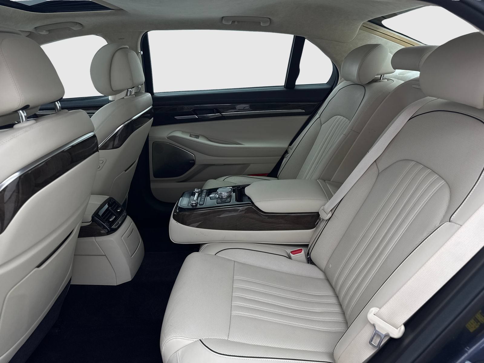 Used 2017 Genesis G90 3.3T Premium RWD image 40