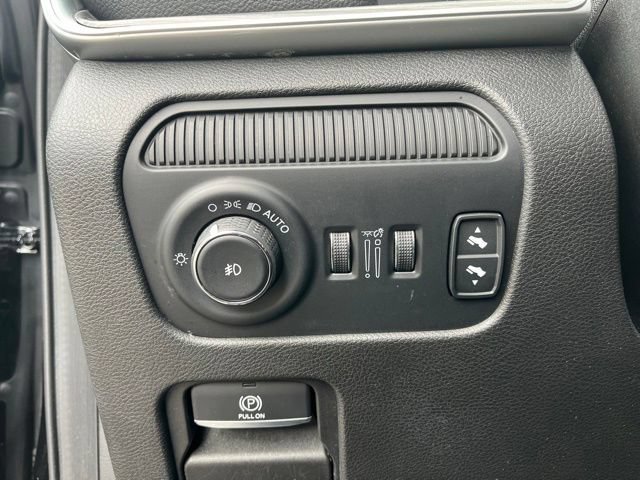 Used 2023 Jeep Wagoneer L Series III w/ Preferred Equipment Group AWD/4WD image 19