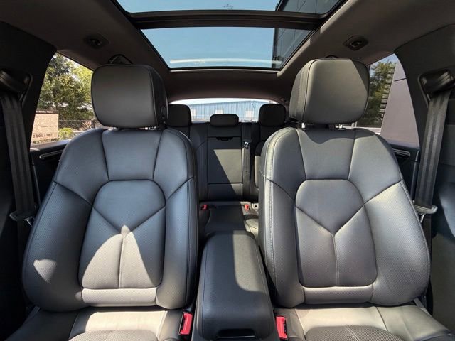 Used 2025 Porsche Macan AWD/4WD image 60