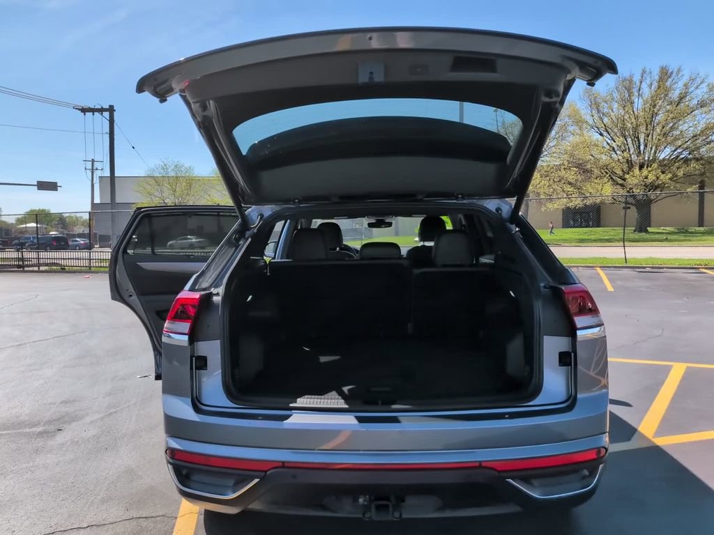 Used 2025 Volkswagen Atlas Cross Sport SE AWD/4WD image 15