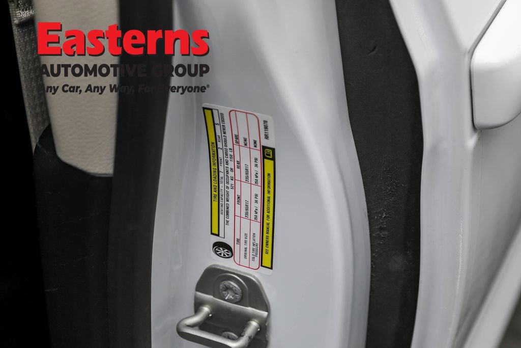 Used 2024 Chrysler Pacifica Touring-L image 33