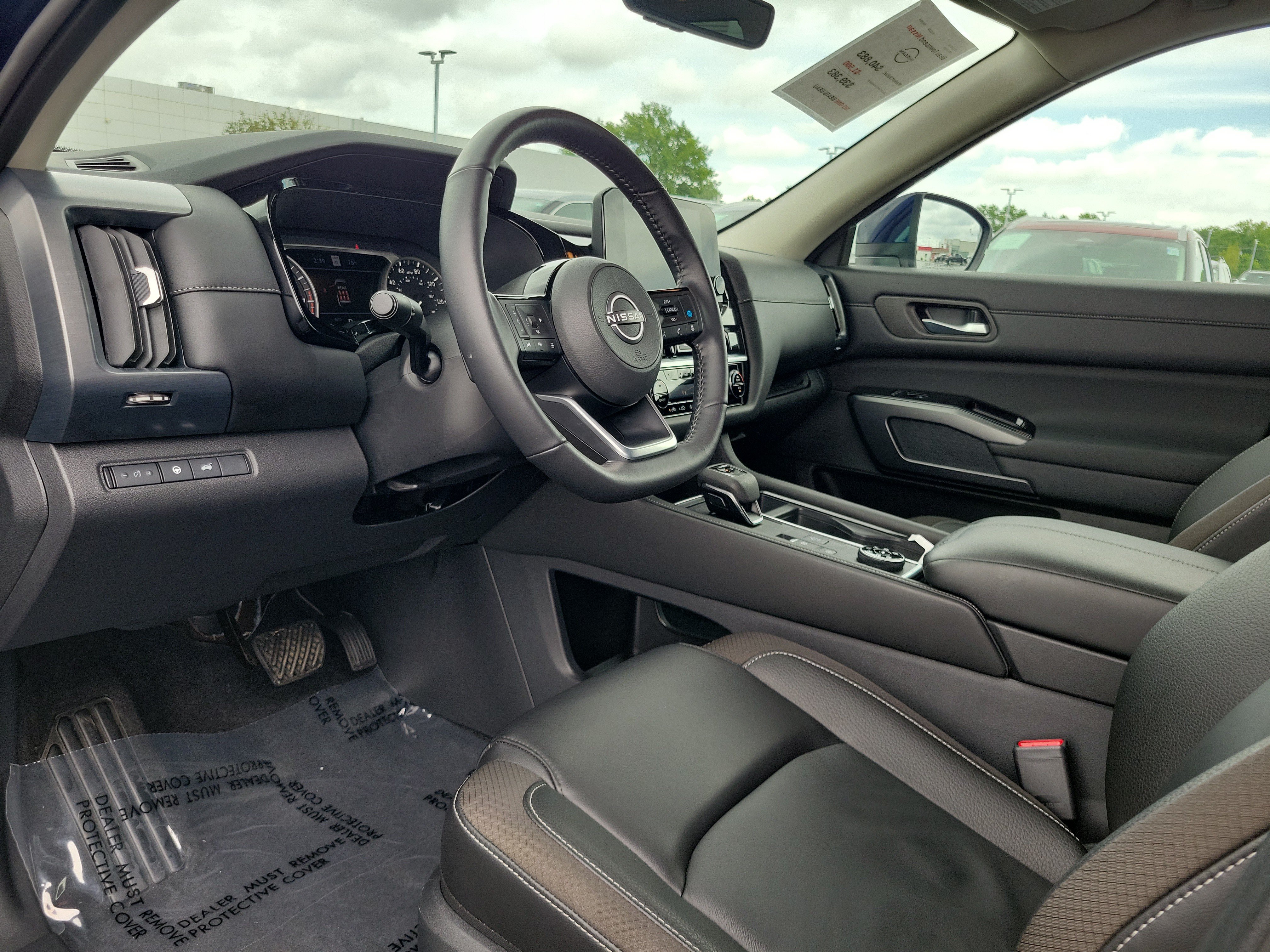 Used 2025 Nissan Pathfinder SL w/ Black Appearance Package AWD/4WD image 19