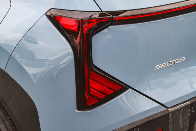 New 2027 Kia Seltos S FWD image 17