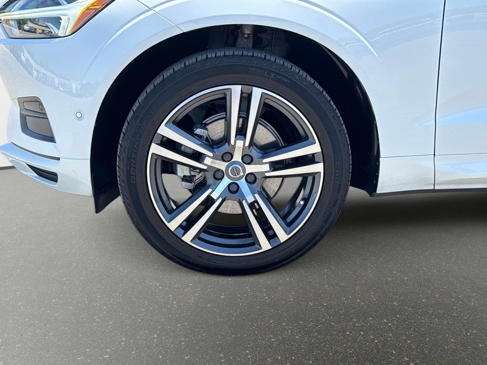 Used 2018 Volvo XC60 T5 Momentum w/ Convenience Package AWD/4WD image 11