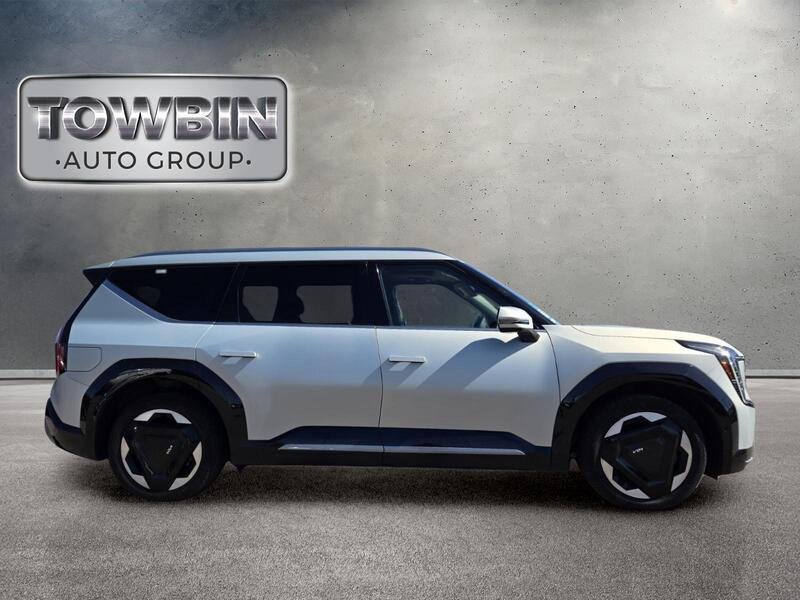 Certified 2024 Kia EV9 Land AWD/4WD image 3