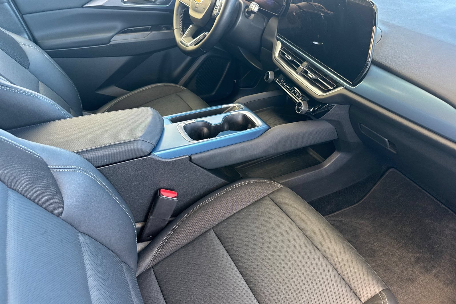 Used 2024 Chevrolet Equinox EV LT FWD image 16