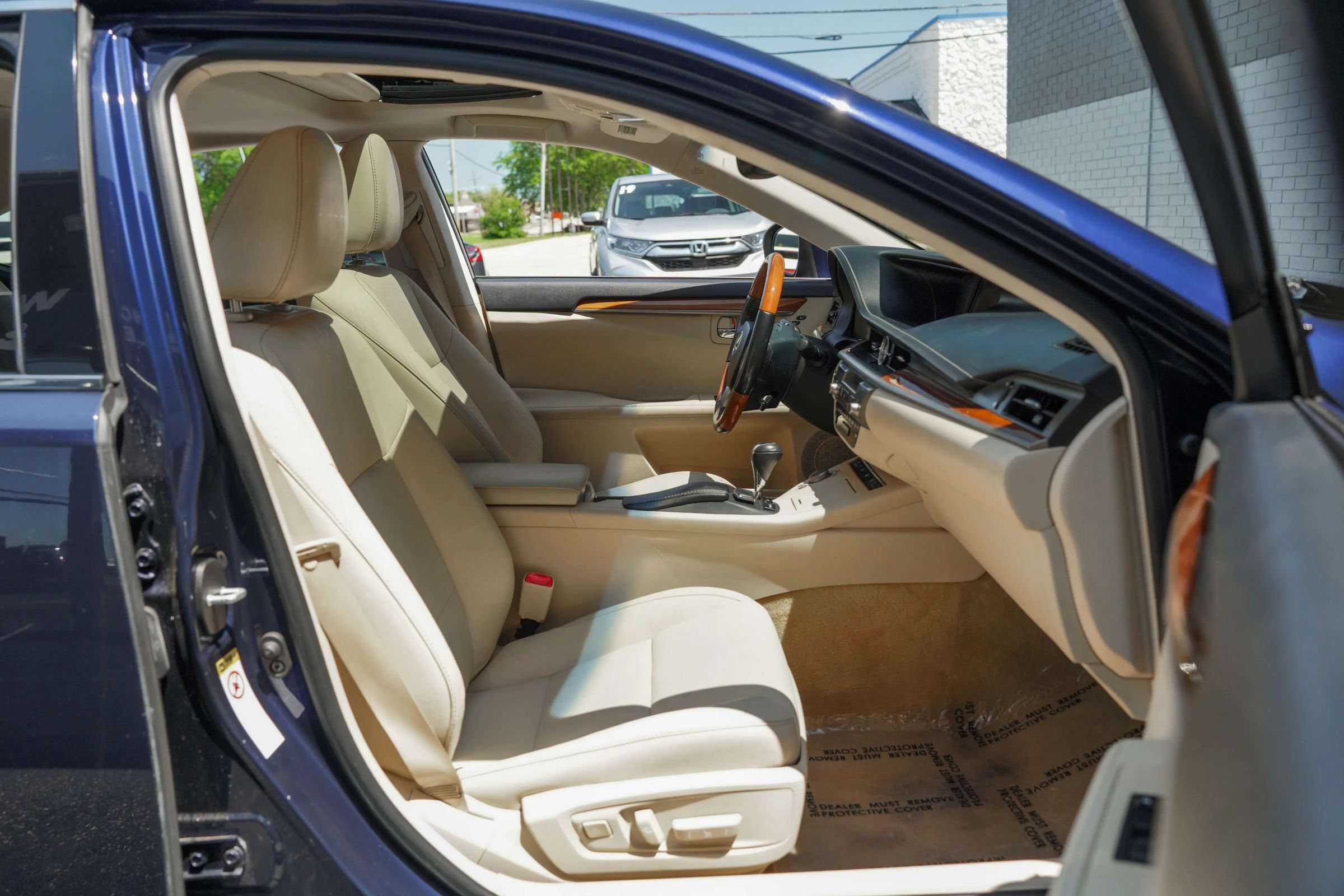 Used 2015 Lexus ES 300h w/ Navigation System Package FWD image 26