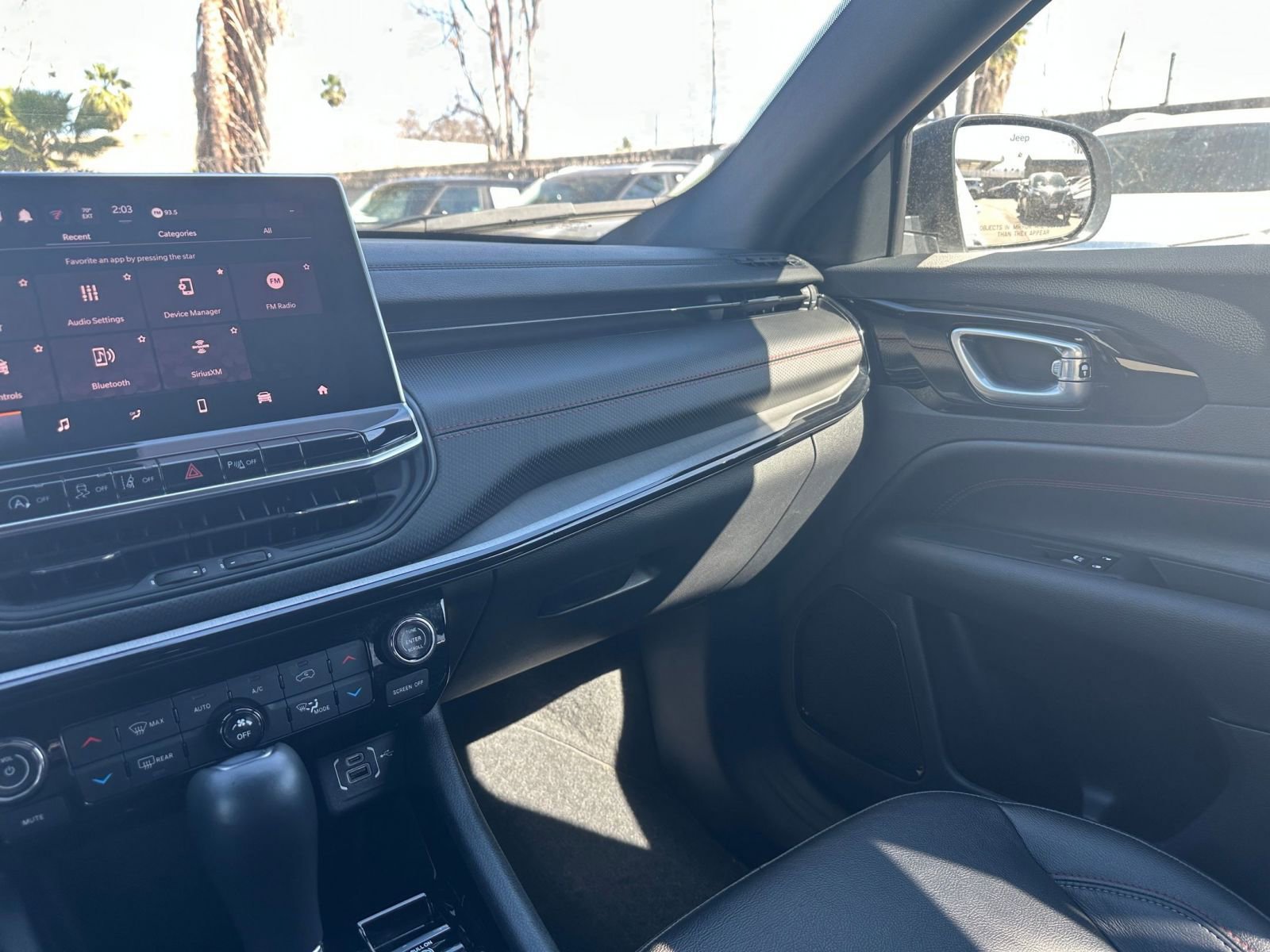 Used 2025 Jeep Compass Trailhawk AWD/4WD image 34