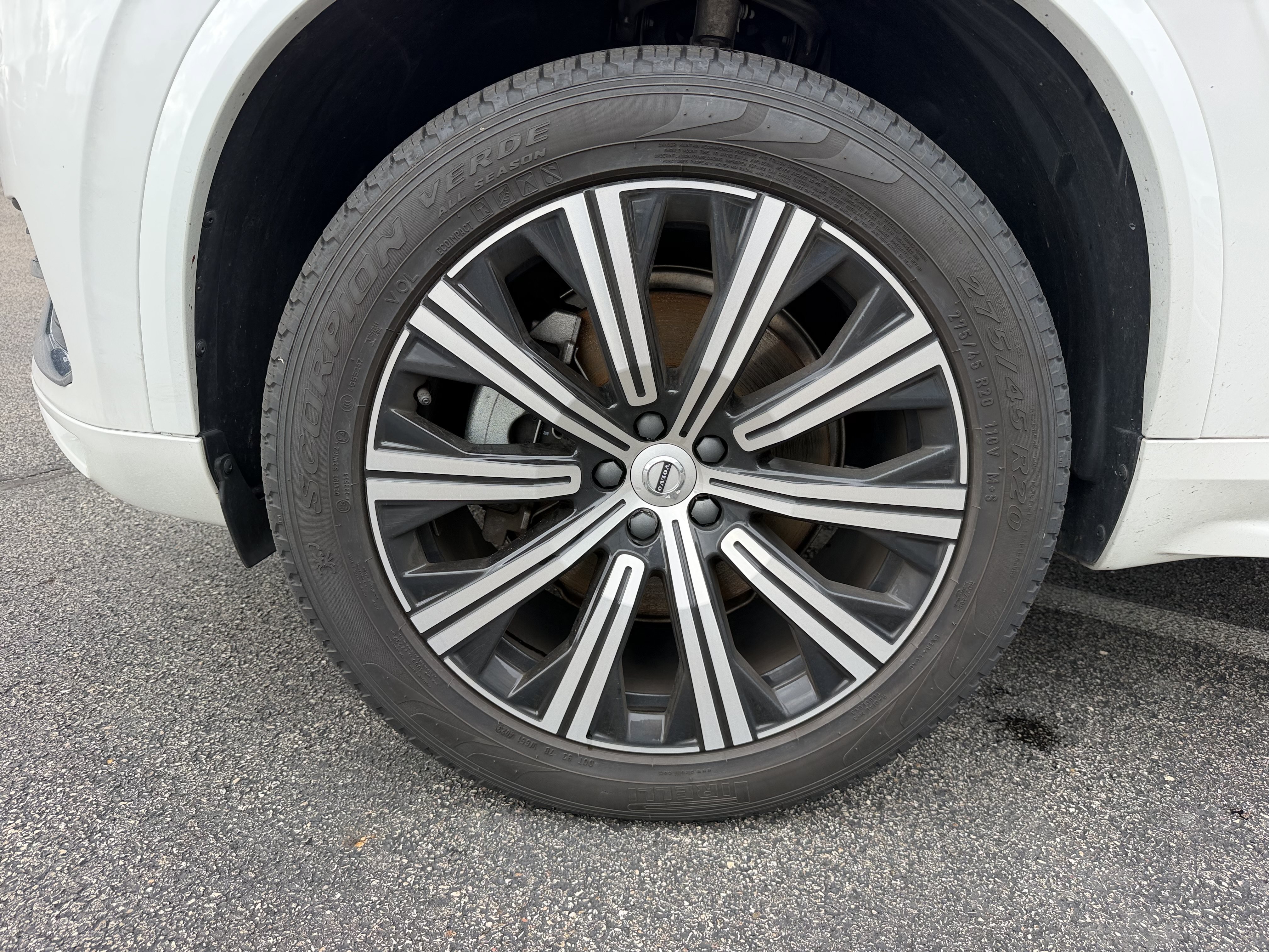 Used 2024 Volvo XC90 B5 Core w/ Protection Package Premier AWD/4WD image 12