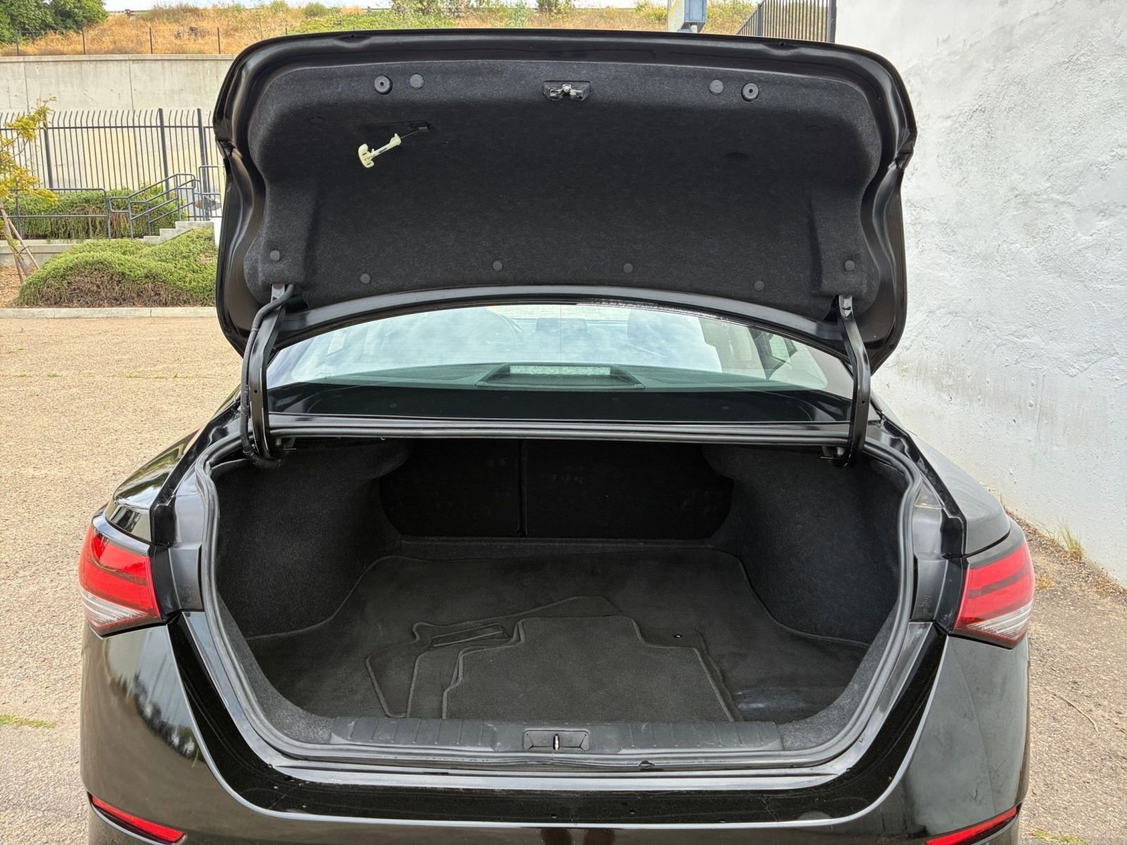 Used 2025 Nissan Sentra SV FWD image 29