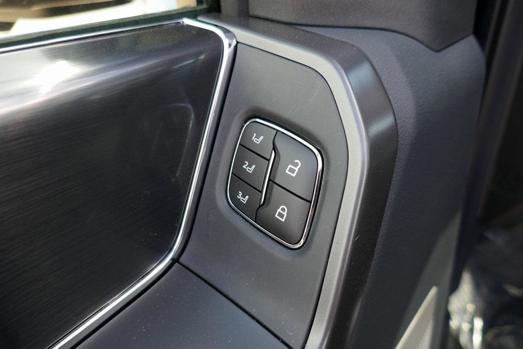 New 2025 Ford F150 Lariat w/ Equipment Group 501A Mid image 18