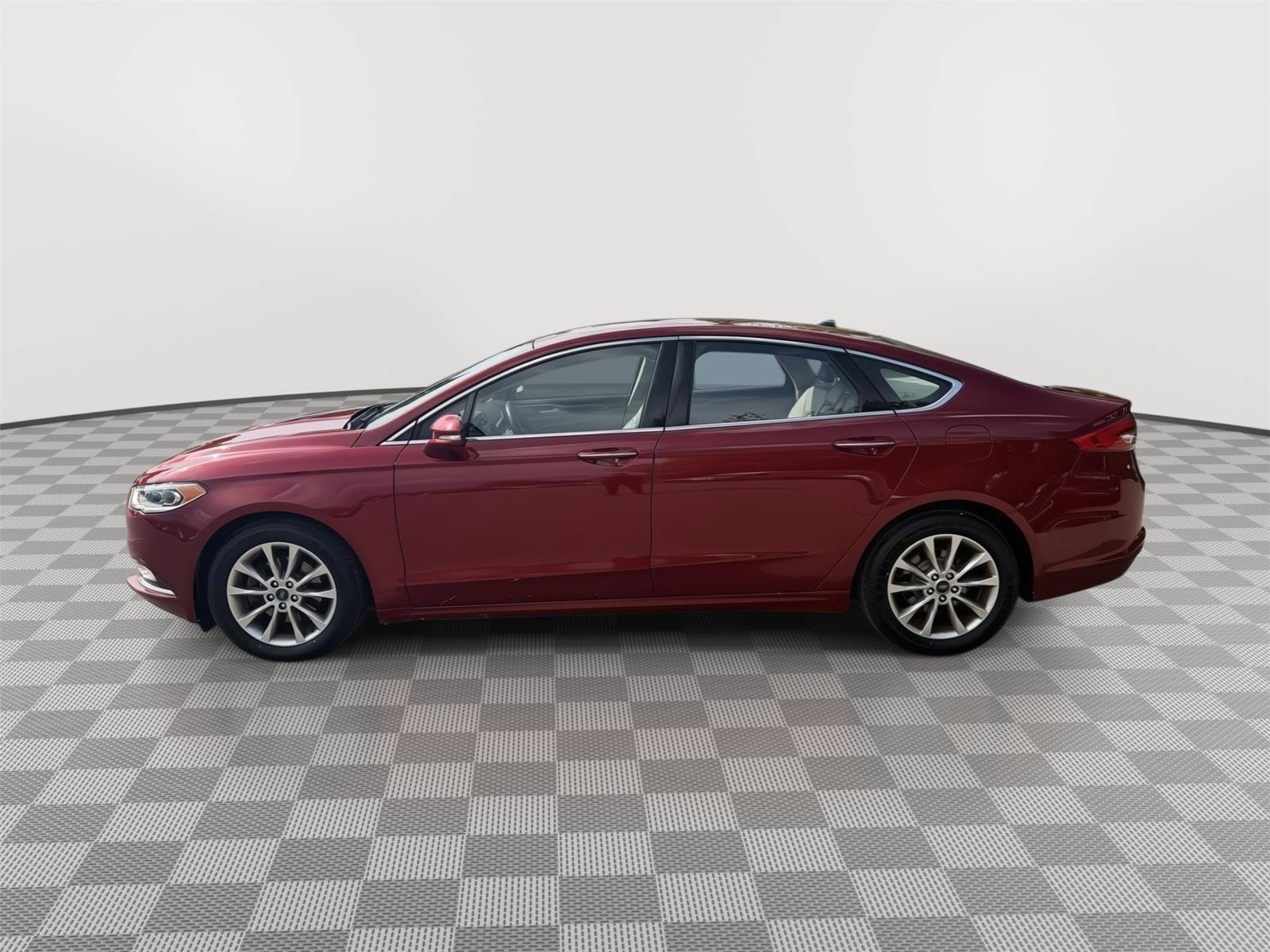 Used 2017 Ford Fusion SE w/ Fusion SE Technology Package FWD image 6