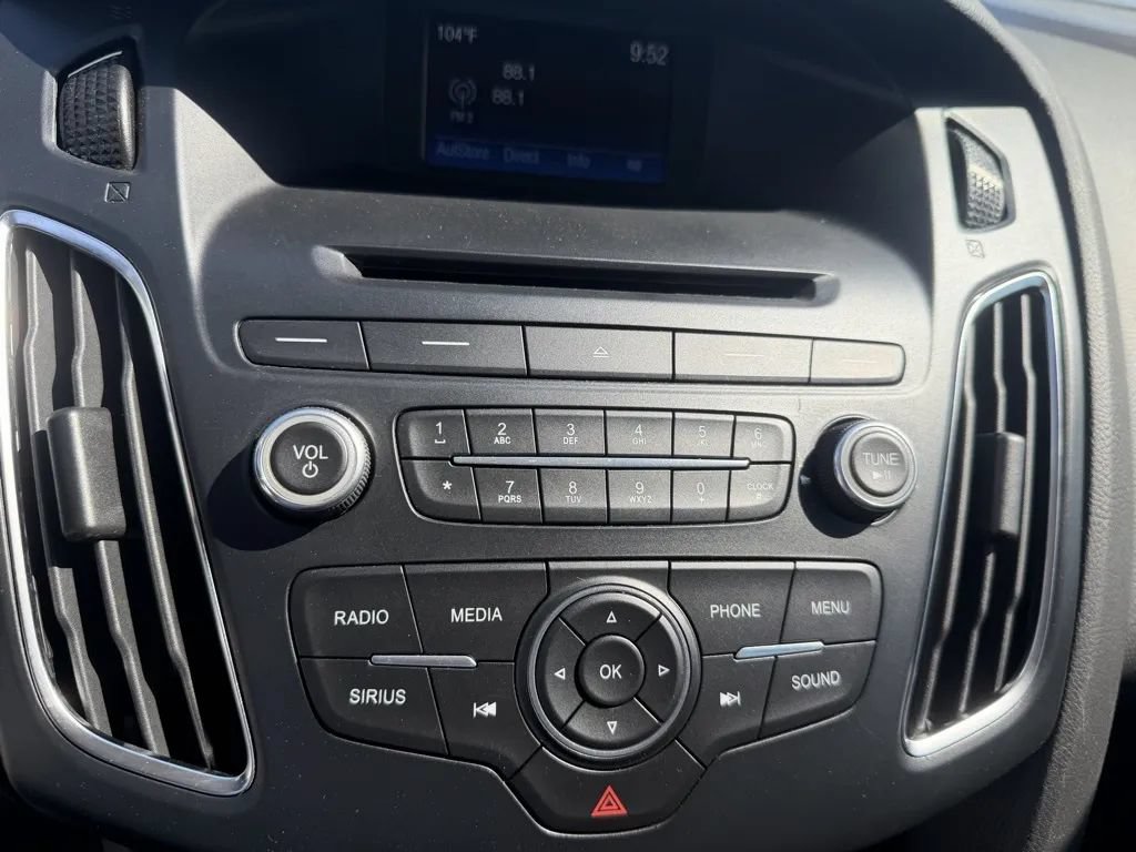 Used 2016 Ford Focus SE w/ Equipment Group 201A FWD image 18