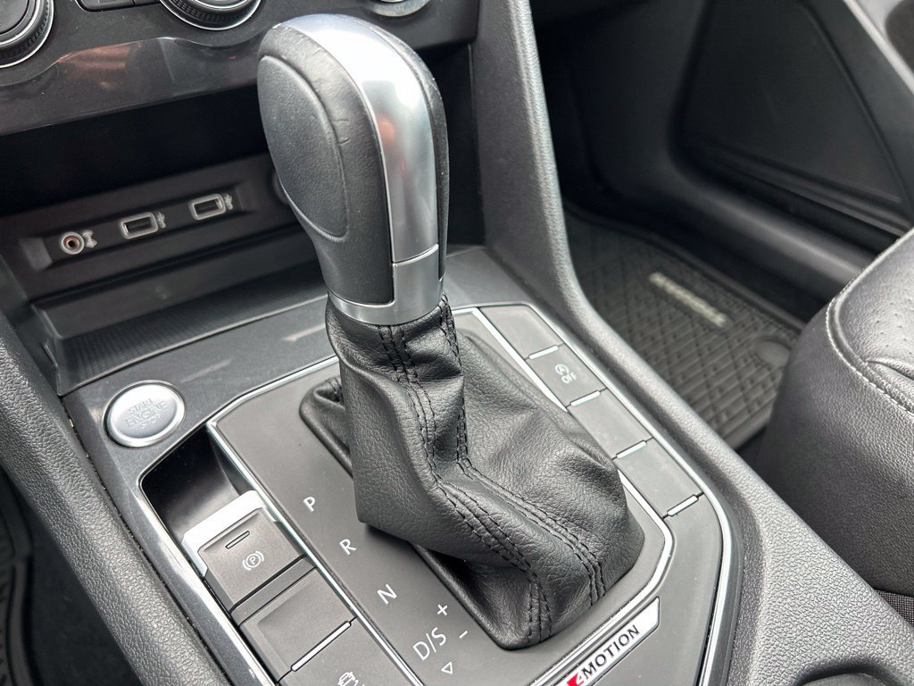 Used 2018 Volkswagen Tiguan SE AWD/4WD image 33