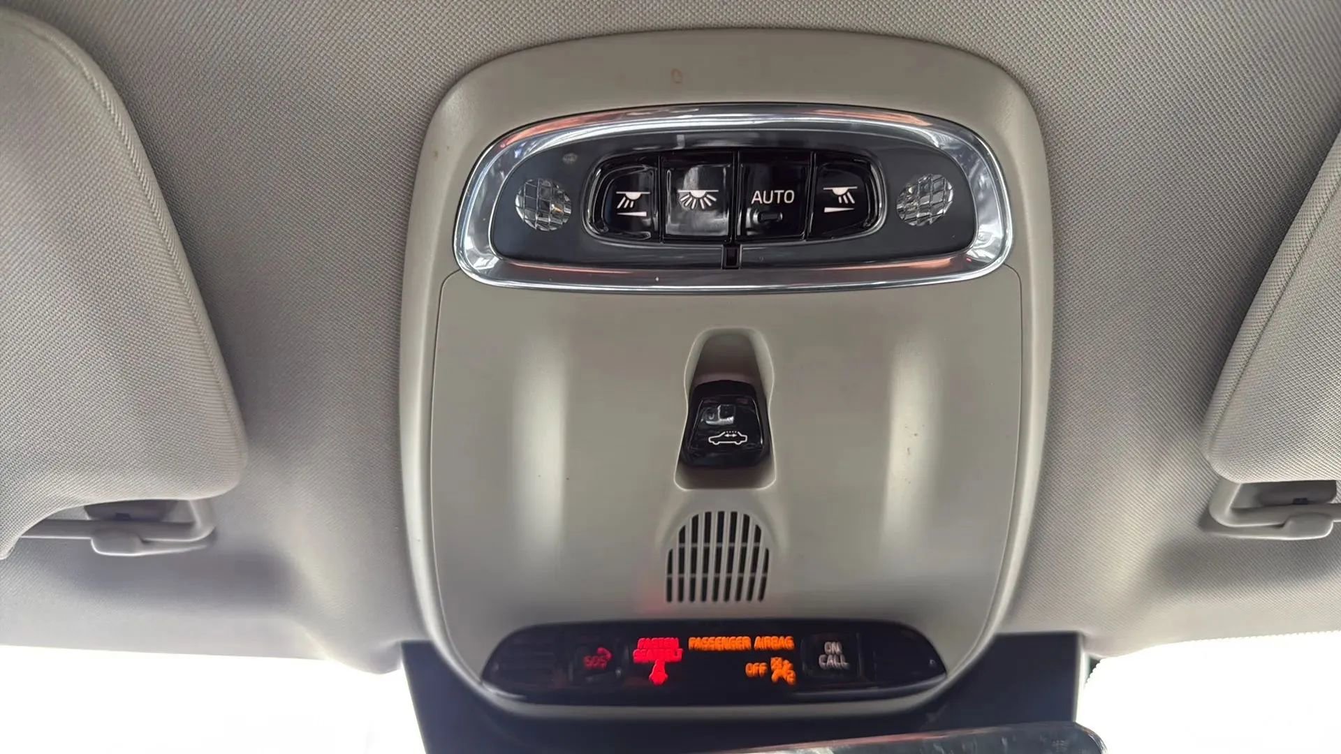 Used 2016 Volvo XC90 T8 Momentum w/ Vision Package image 20