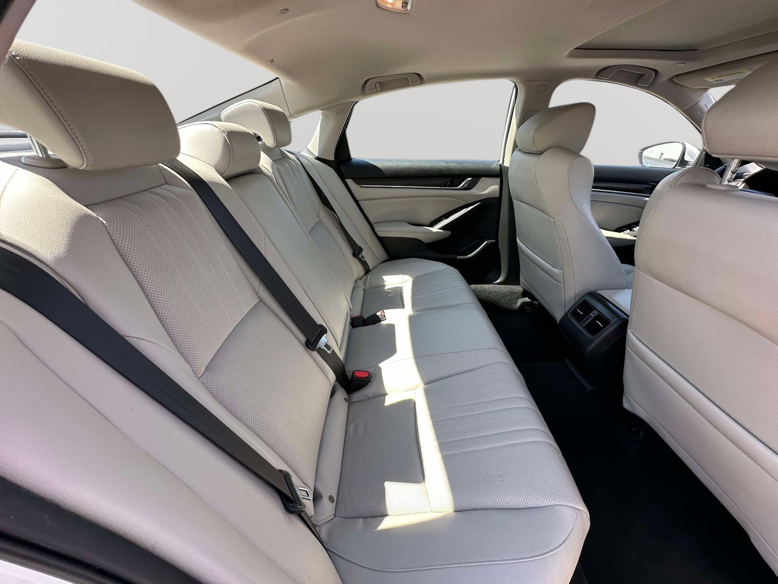 Used 2018 Honda Accord Touring image 25