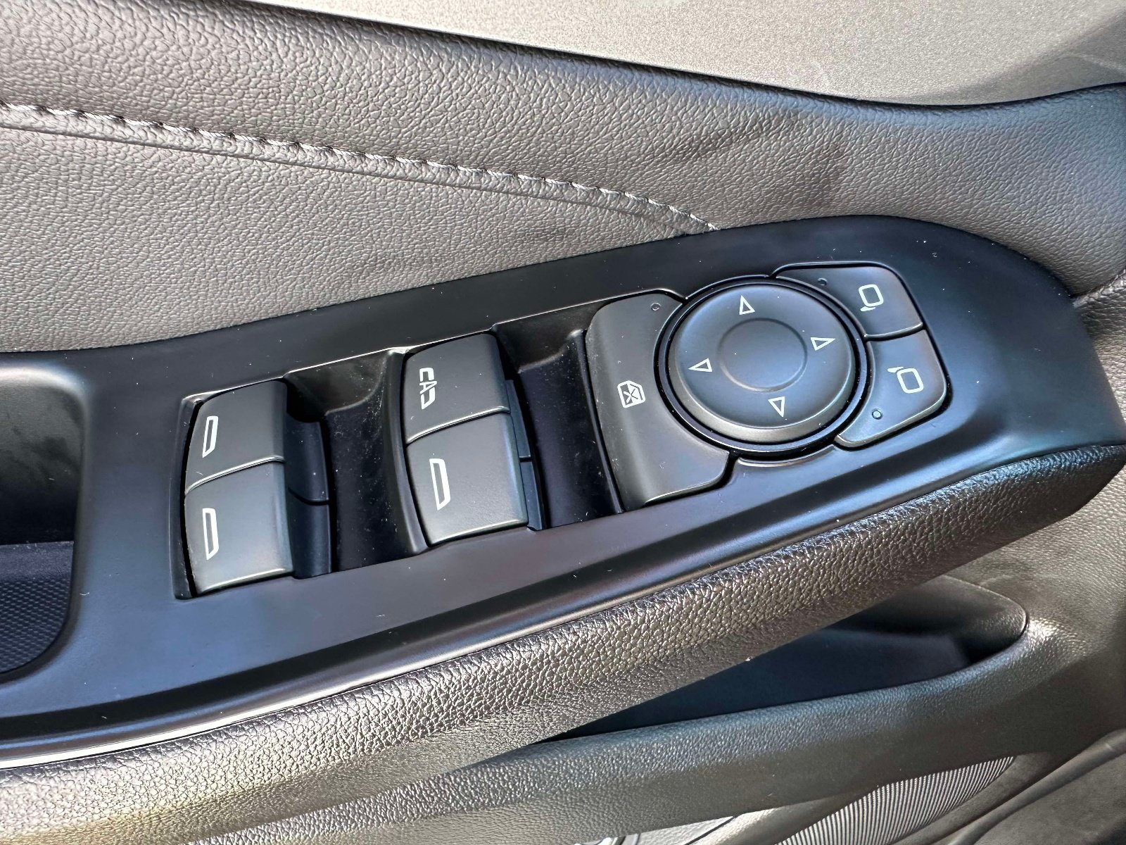 Used 2023 Chevrolet Traverse LT AWD/4WD image 16