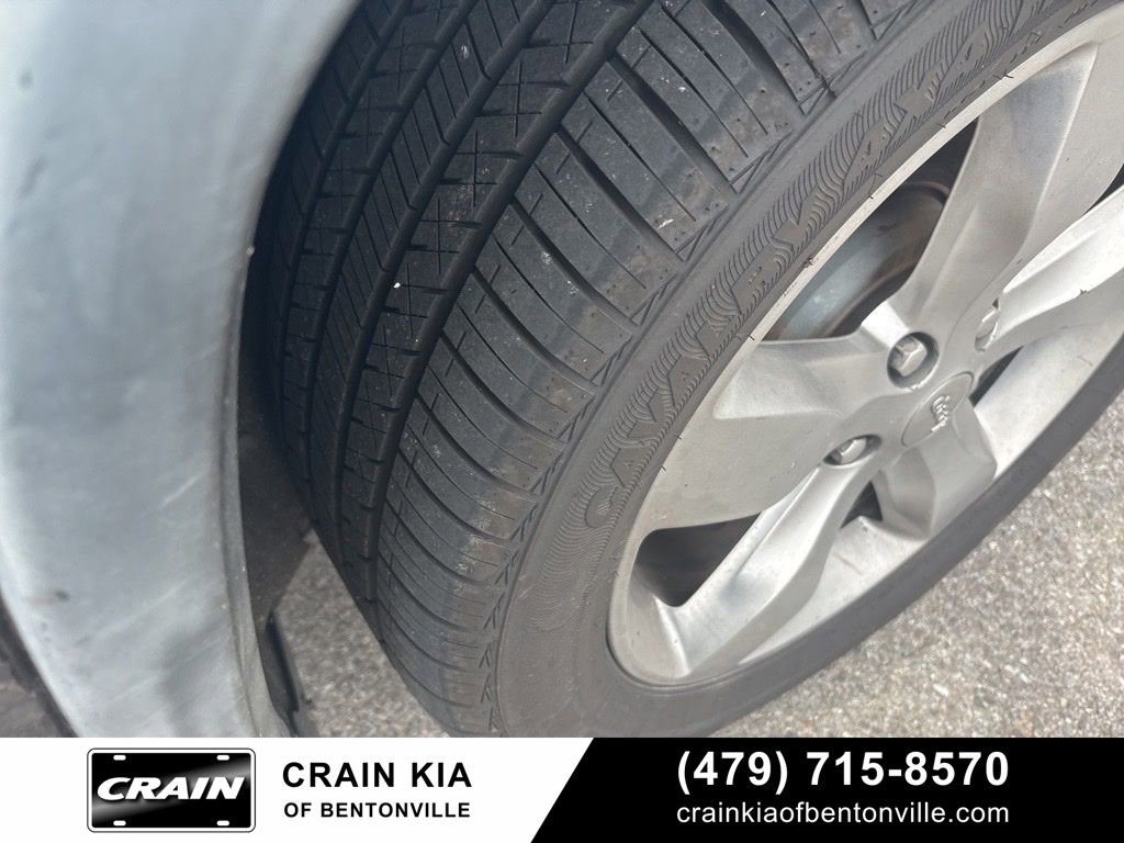 Used 2012 Jeep Grand Cherokee Overland AWD/4WD image 12