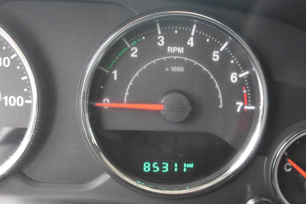 Used 2015 Jeep Wrangler Unlimited Rubicon w/ Connectivity Group AWD/4WD image 3