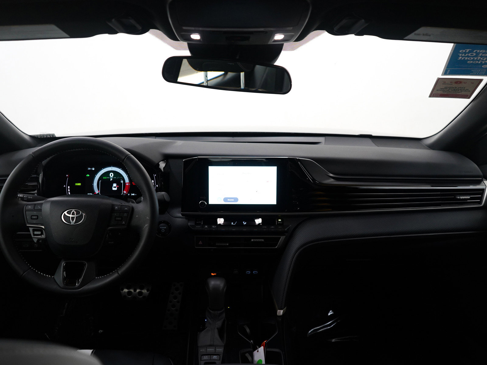 Used 2025 Toyota Camry SE image 13