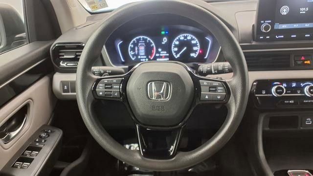 Used 2023 Honda Pilot LX image 24