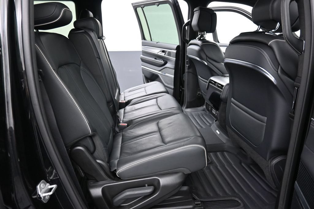 Used 2023 Jeep Grand Wagoneer Series II w/ Flexible Seating Group AWD/4WD image 23