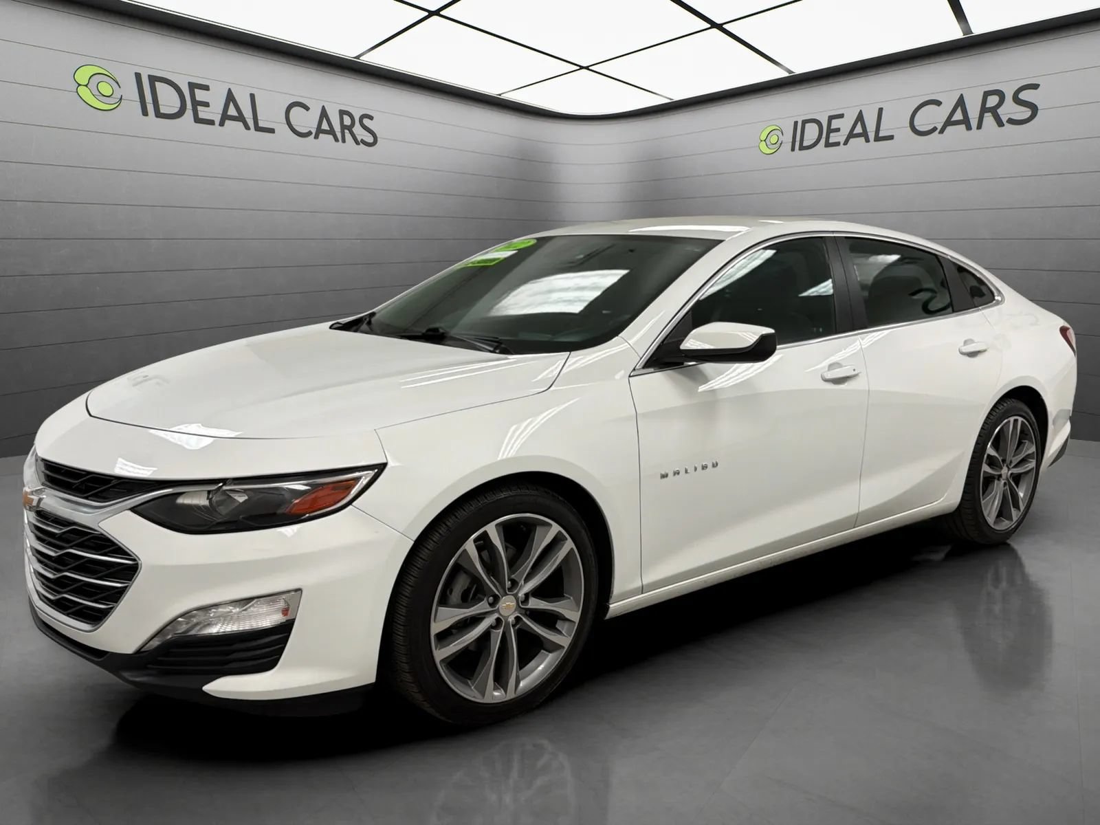 Used 2022 Chevrolet Malibu LT FWD image 1