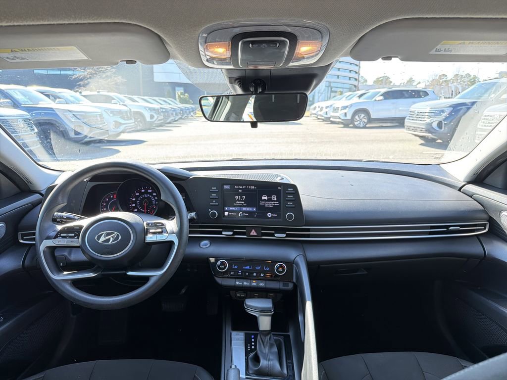 Used 2023 Hyundai Elantra SEL image 21