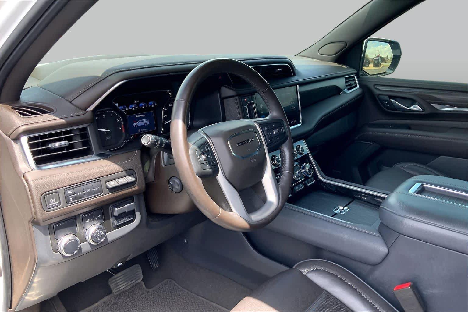 Used 2021 GMC Yukon Denali w/ Advanced Technology Package RWD image 18