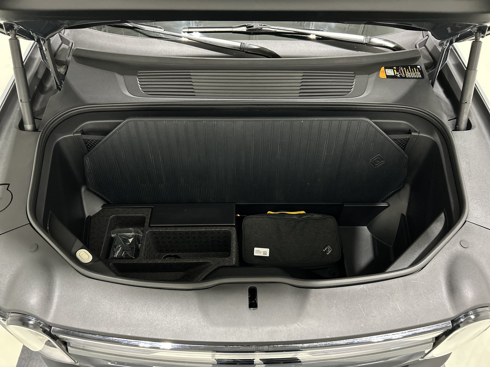 Used 2025 Rivian R1T Adventure AWD/4WD image 14
