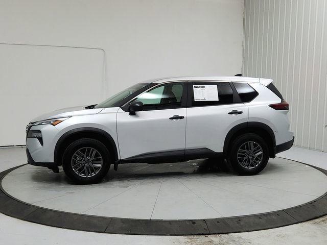 Used 2025 Nissan Rogue S image 4