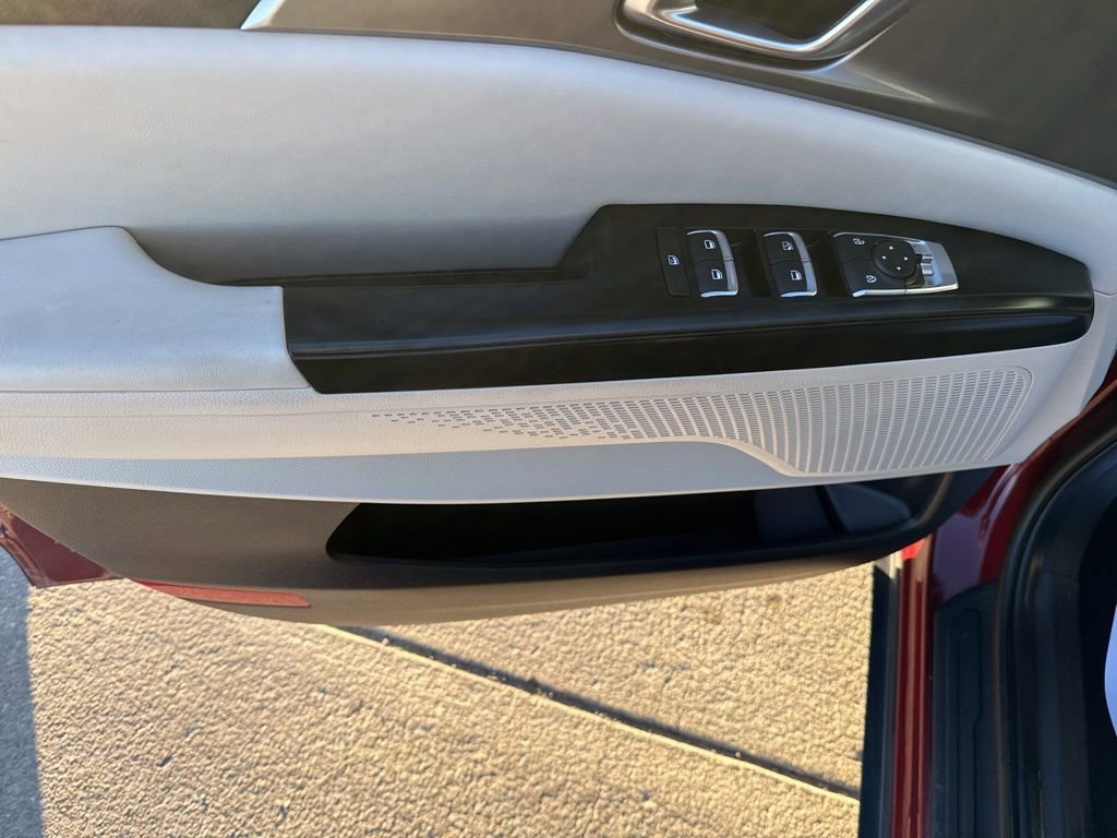 Used 2024 Kia Carnival LX image 11