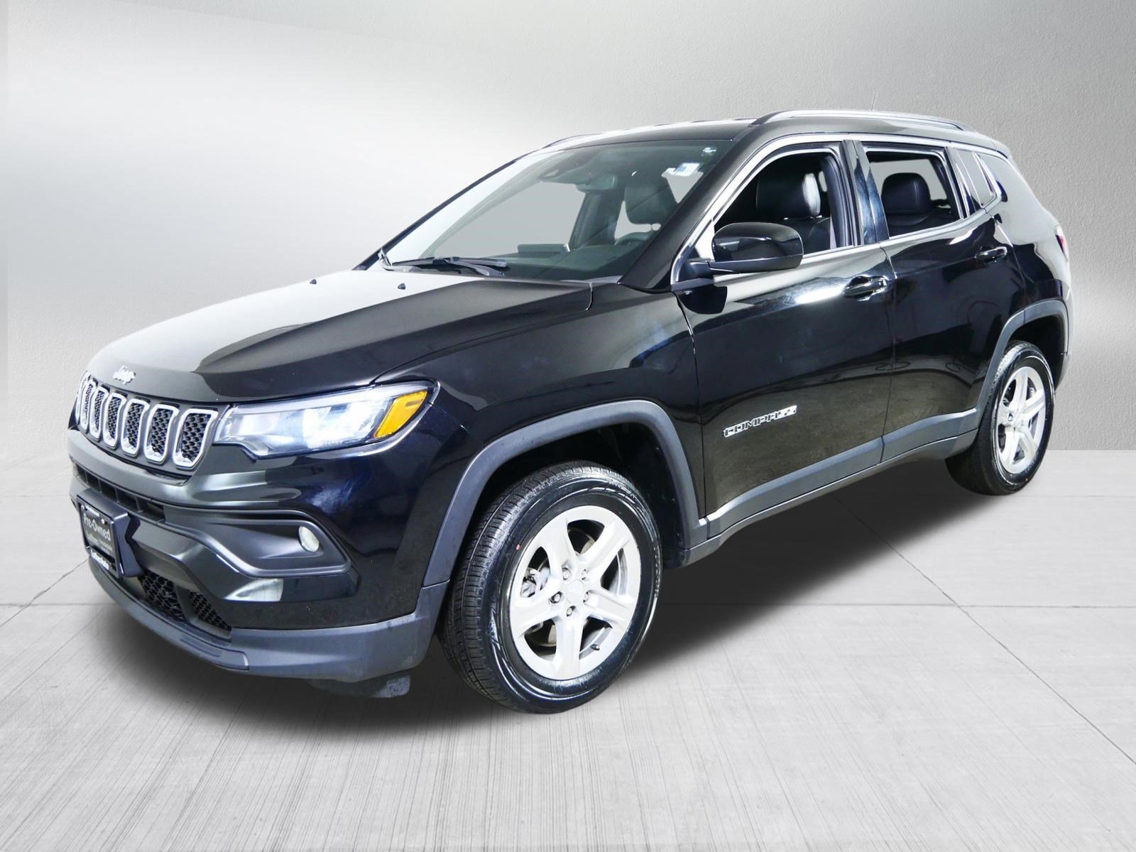 Used 2024 Jeep Compass Latitude image 3