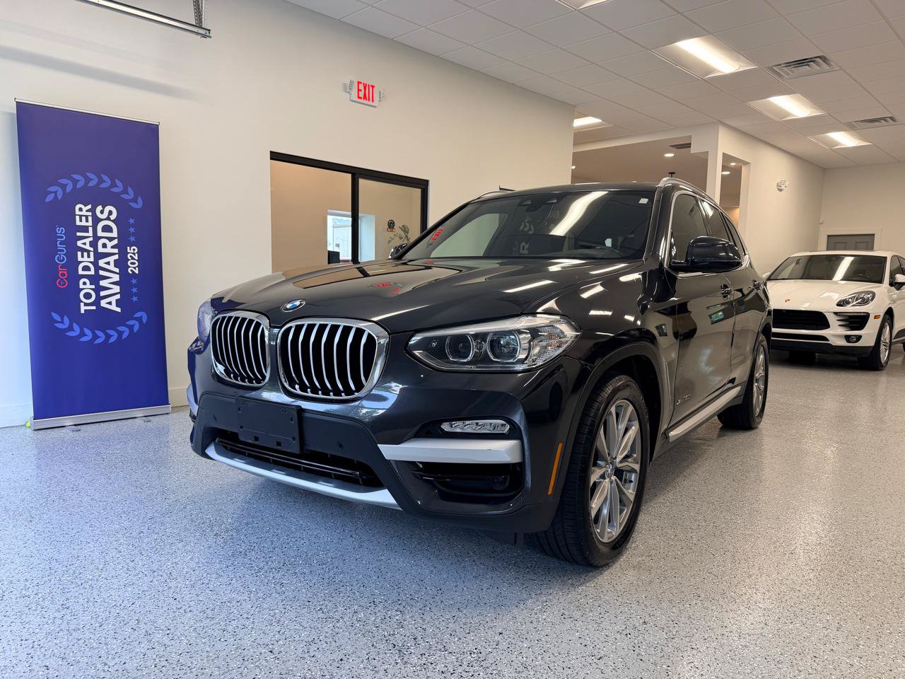 Used 2018 BMW X3 xDrive30i AWD/4WD image 3