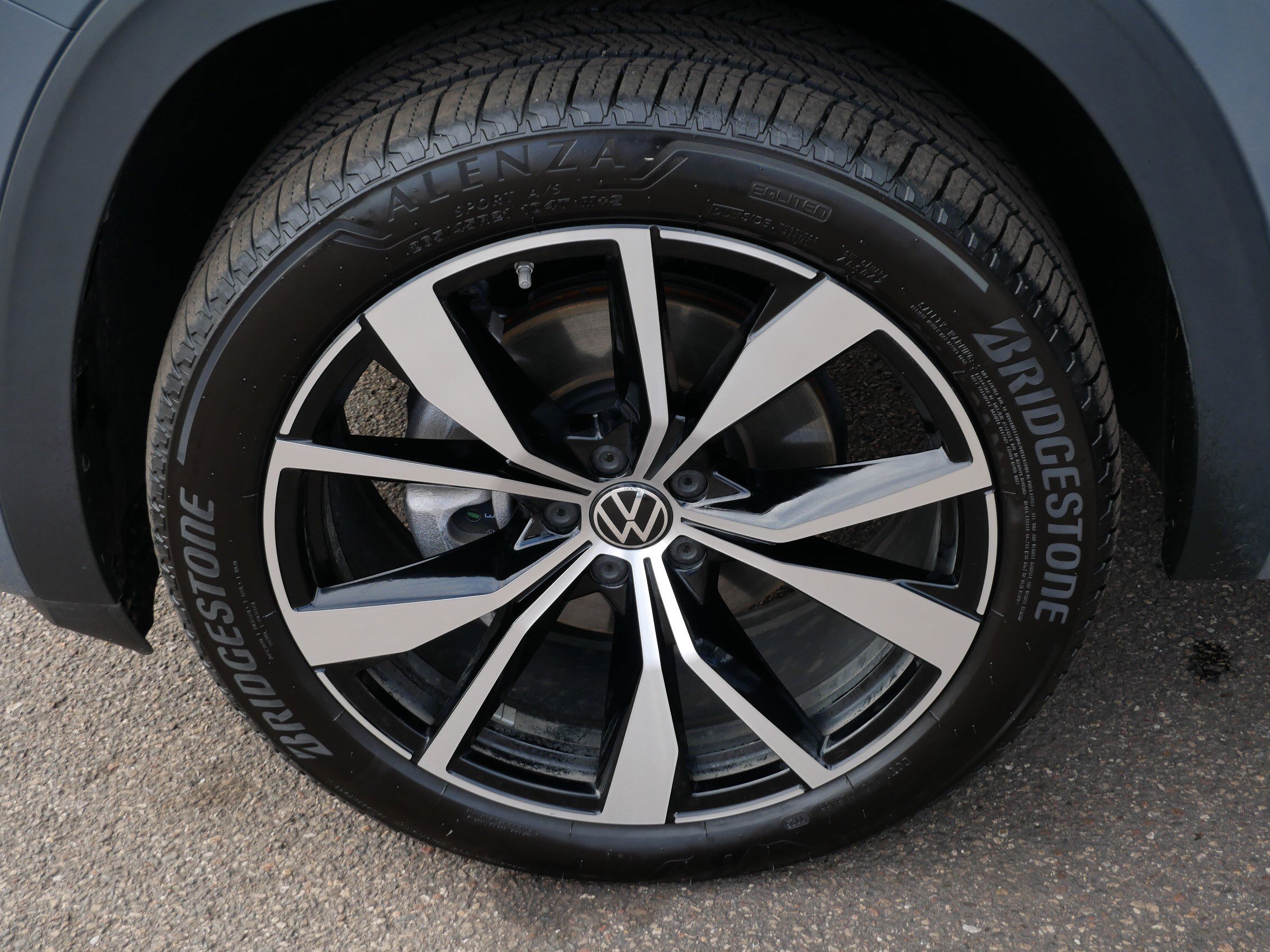 Certified 2025 Volkswagen Atlas SEL Premium R-Line image 15