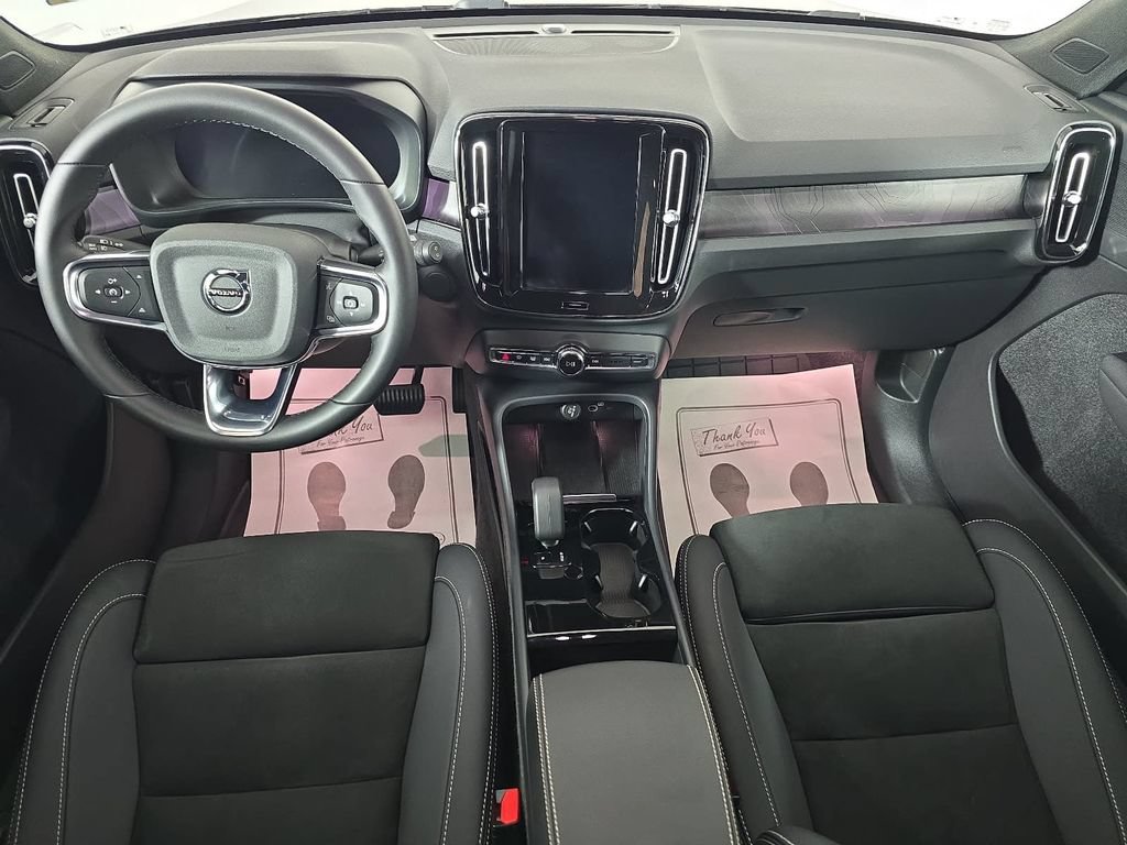 Used 2023 Volvo XC40 Recharge Plus w/ Protection Package Premier AWD/4WD image 9