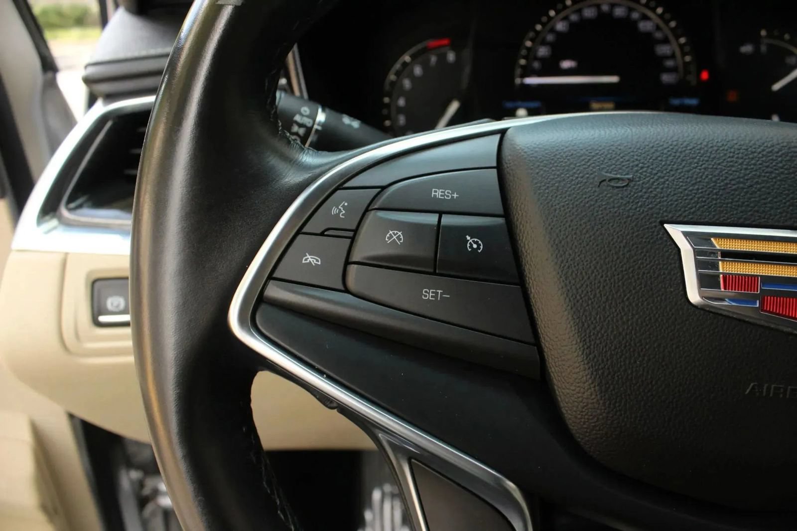 Used 2018 Cadillac XT5 AWD image 35