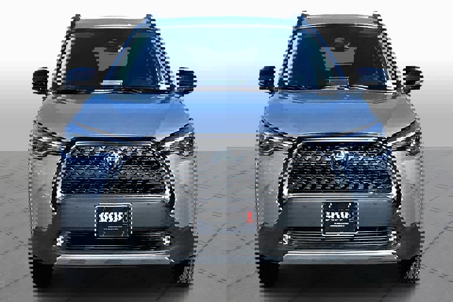 Used 2025 Toyota Corolla Cross XLE w/ Convenience Package image 4