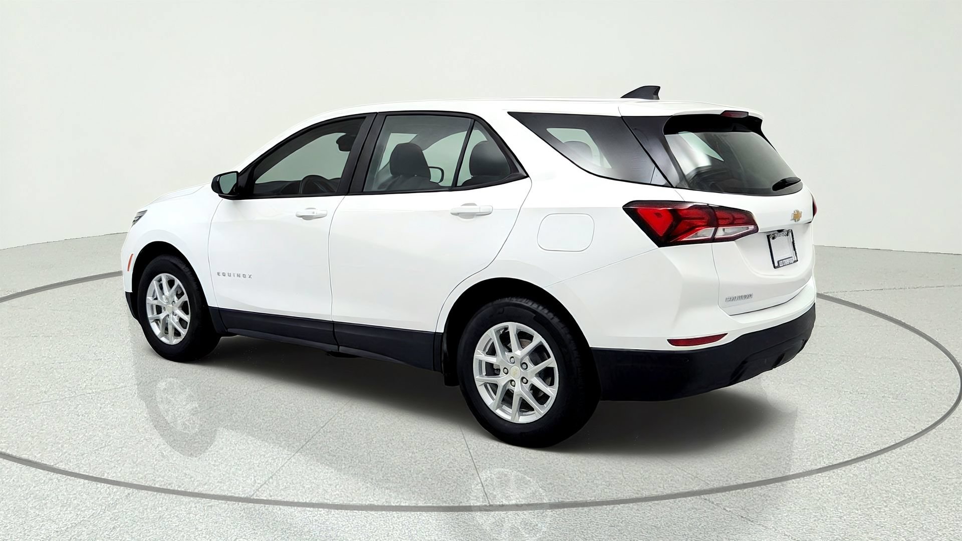 Certified 2024 Chevrolet Equinox LS w/ Driver Confidence II Package FWD image 3