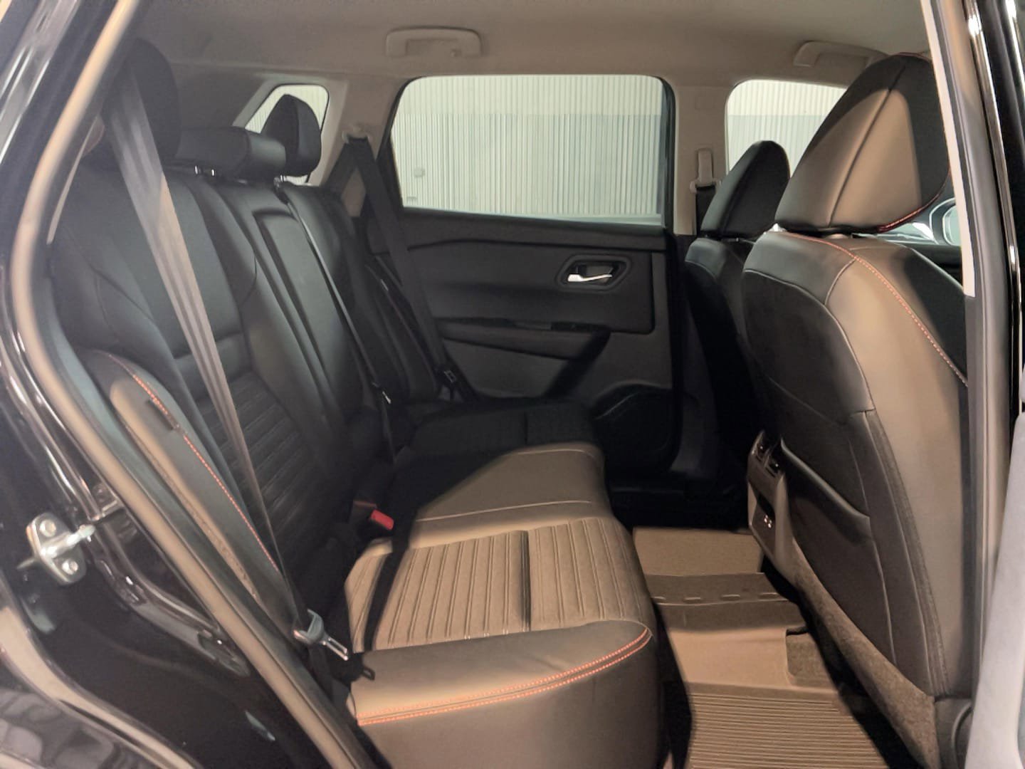 Used 2025 Nissan Rogue SV image 16