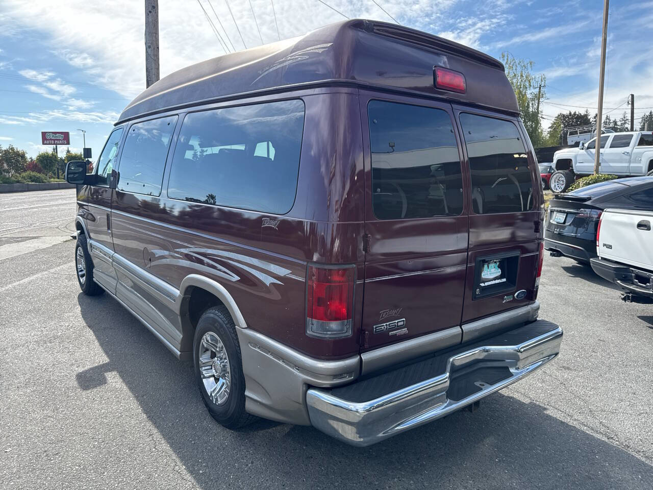 Used 2011 Ford E-150 and Econoline 150 w/ Premium Van Group RWD image 3