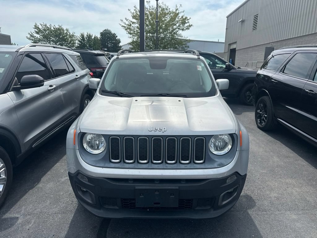 Used 2015 Jeep Renegade Latitude w/ Cold Weather Group II FWD image 2