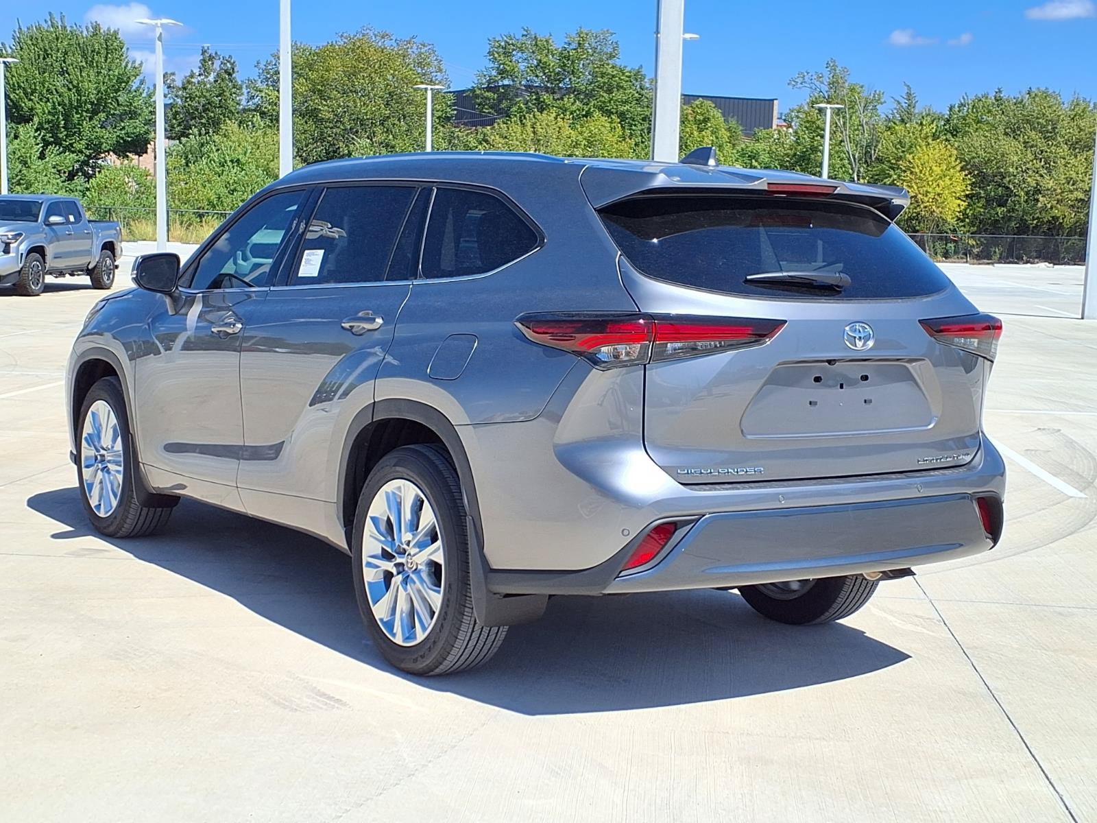 New 2026 Toyota Highlander Limited AWD/4WD image 7