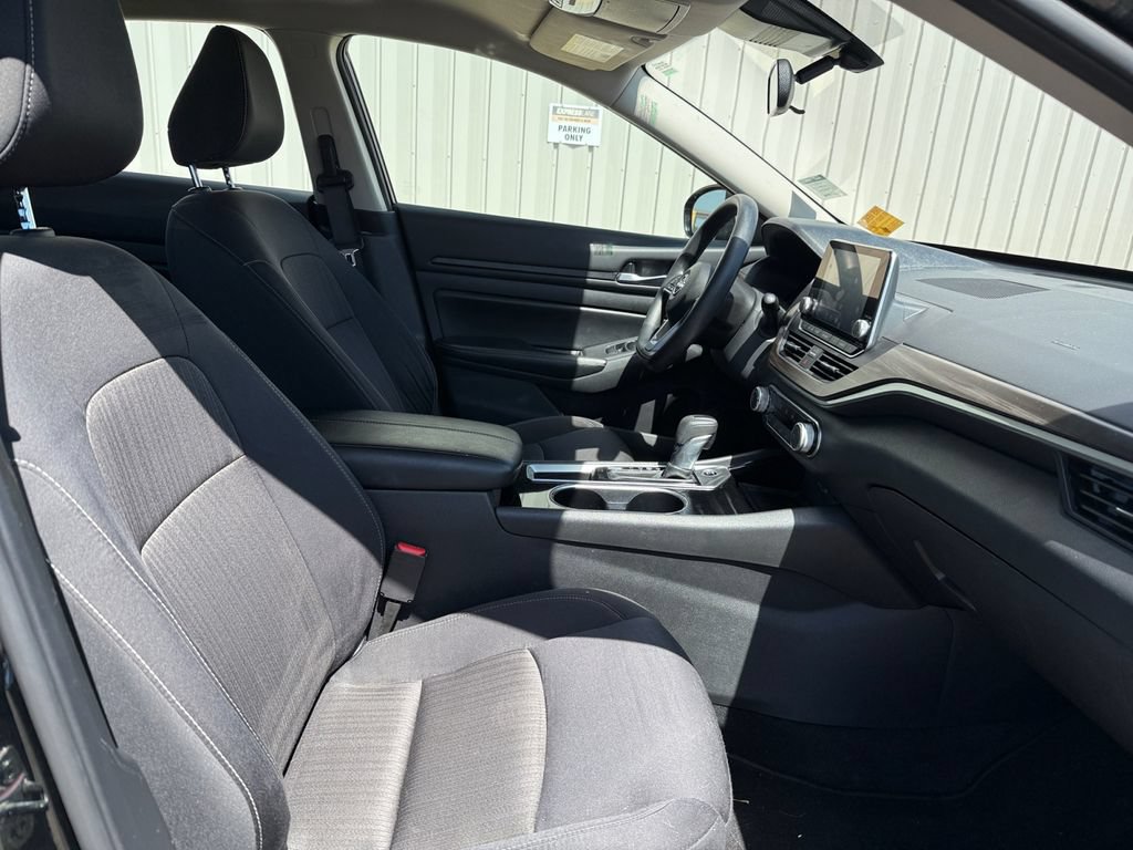 Used 2024 Nissan Altima 2.5 SV FWD image 36