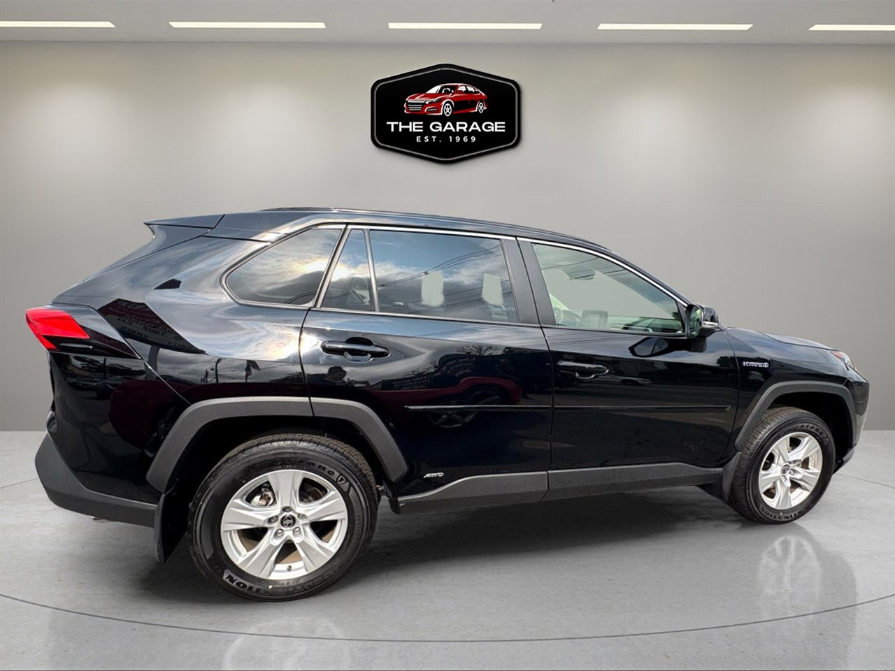 Used 2021 Toyota RAV4 XLE w/ Convenience Package image 7