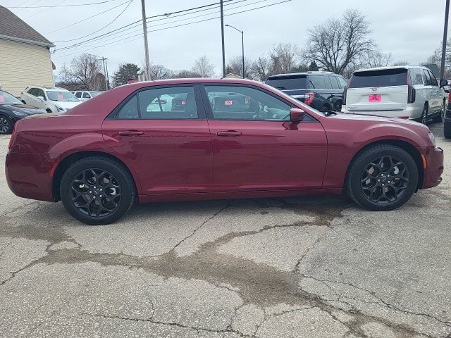 Used 2019 Chrysler 300 S image 14