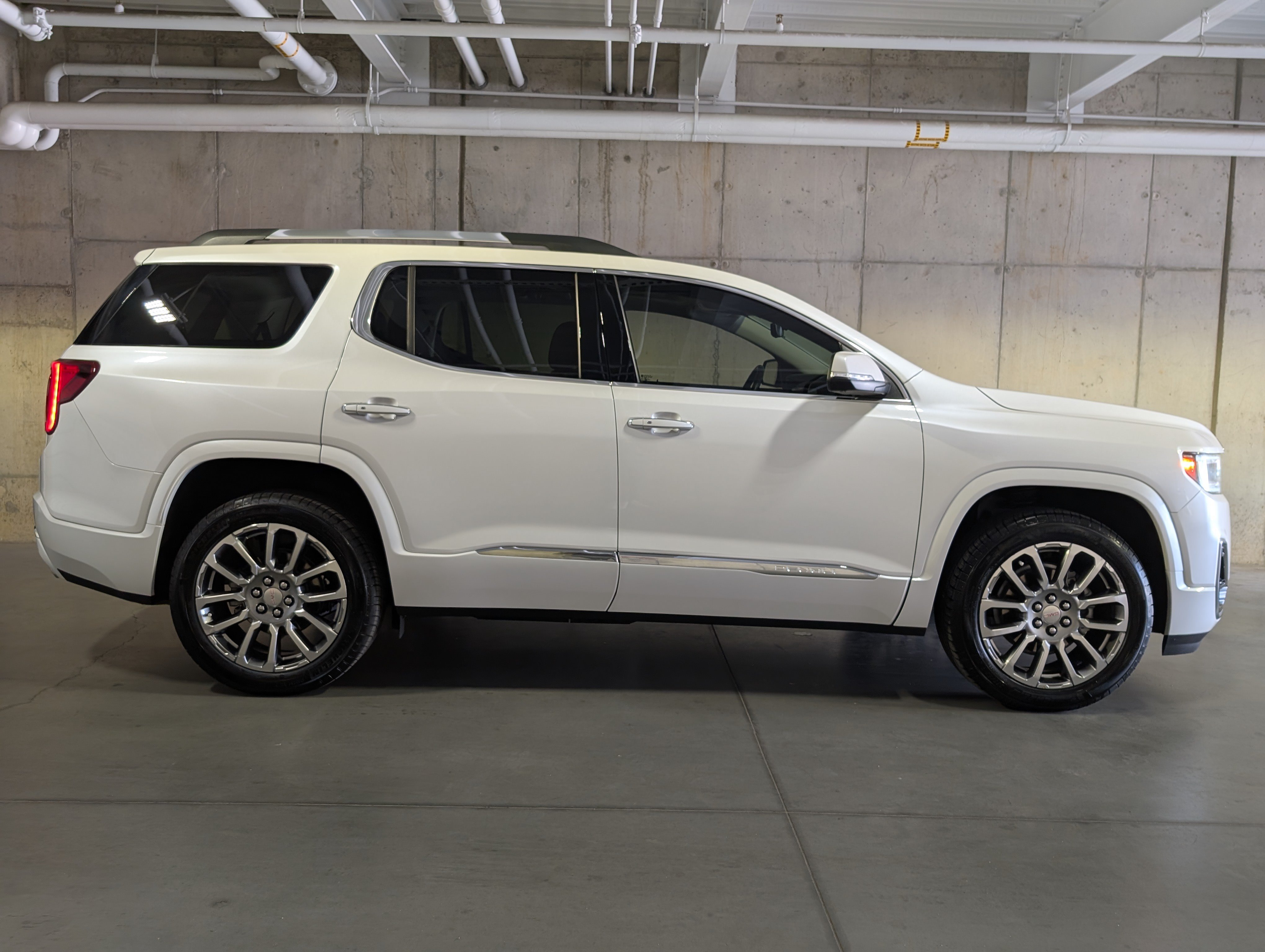 Used 2022 GMC Acadia Denali w/ Denali Ultimate Package AWD/4WD image 10
