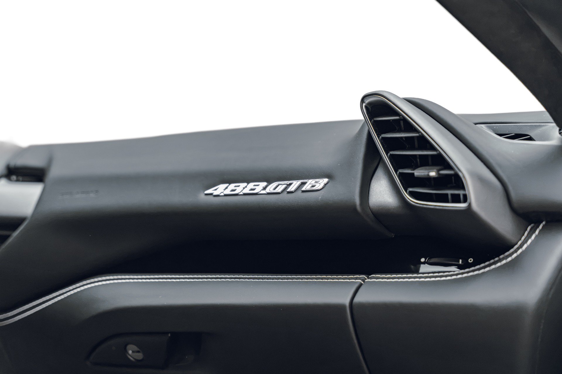 Used 2018 Ferrari 488 GTB RWD image 46
