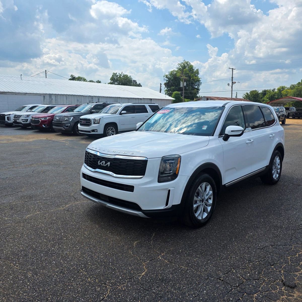 Used 2022 Kia Telluride LX image 2